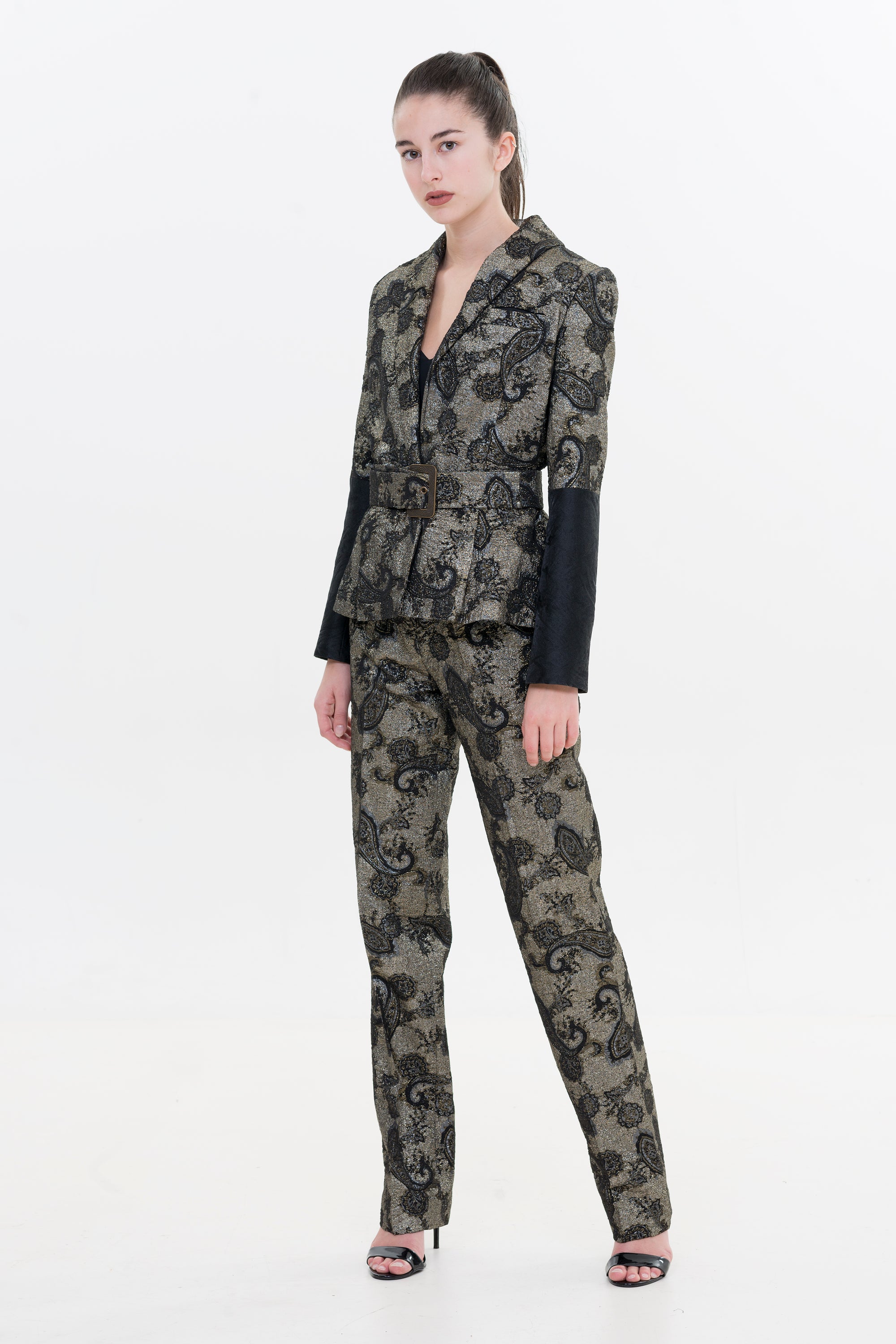 ERDEN - Tailored Jacquard Gold Suit - Oscar Mendoza